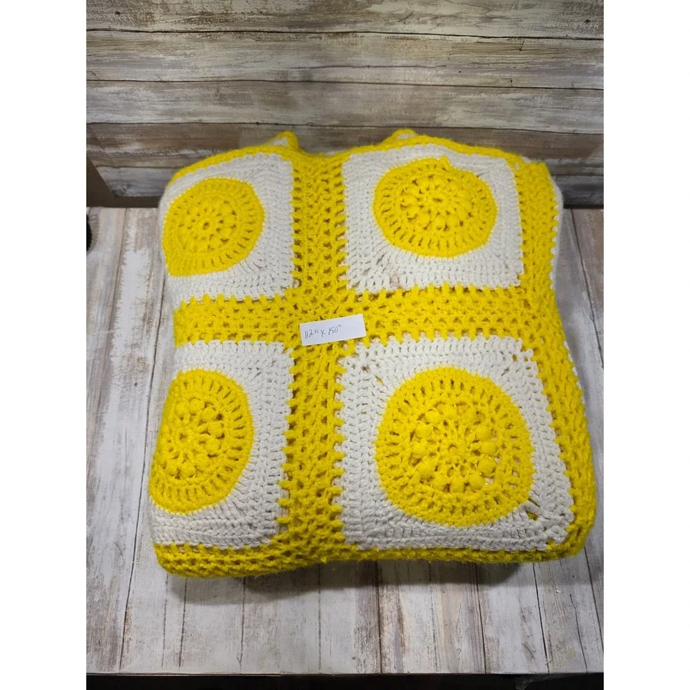Handmade Crochet Afghan Blanket Yellow White Sunburst Granny Square 112x150‎